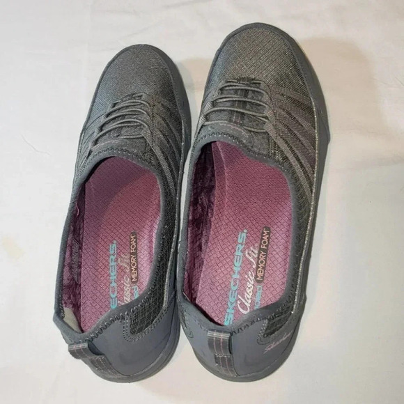 Skechers 9.5 Classic Fit‎ Memory Foam gray sneaker - Picture 3 of 5